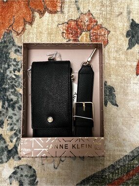NWT Anne Klein Black Pebbled Crossbody Wallet with silver-Tone Hardware